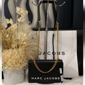 MARC JACOBS Leather Crossbody with Chain and can wear over shoulder